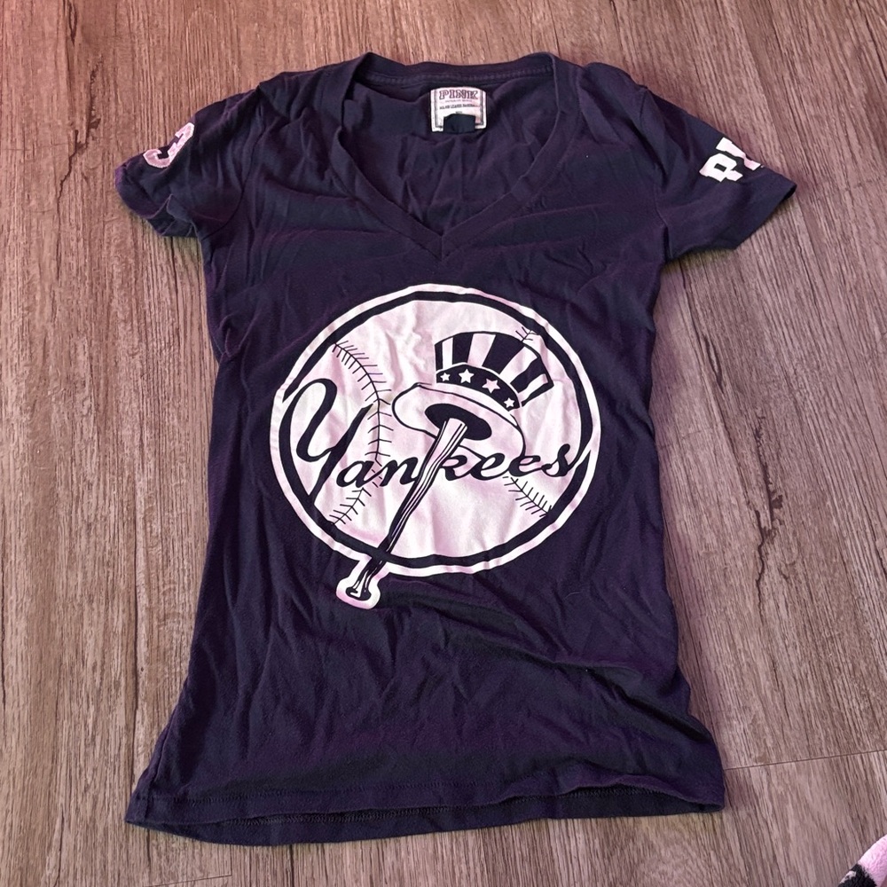 PINK New York Yankees Tee